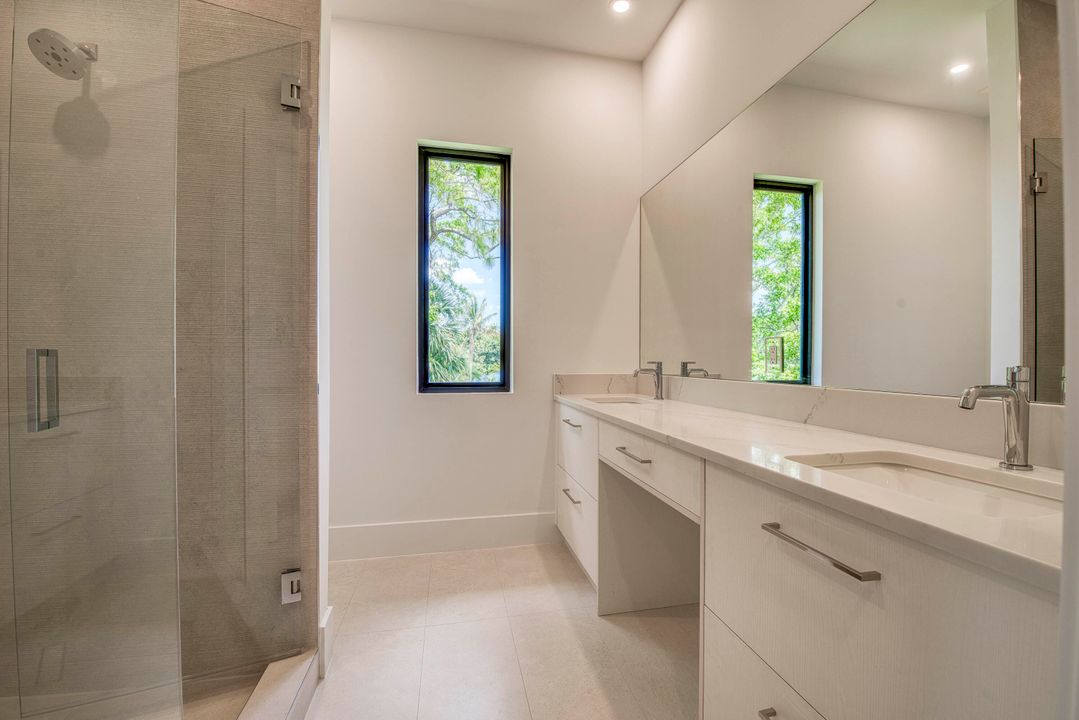 For Sale: $3,495,000 (5 beds, 6 baths, 5400 Square Feet)