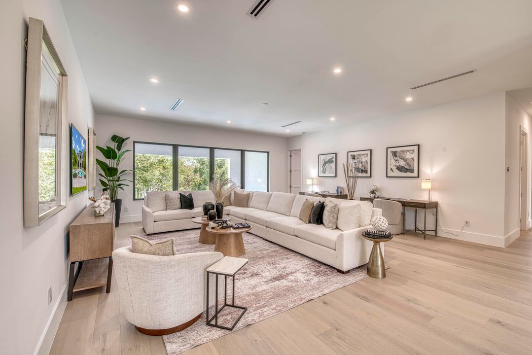 For Sale: $3,495,000 (5 beds, 6 baths, 5400 Square Feet)