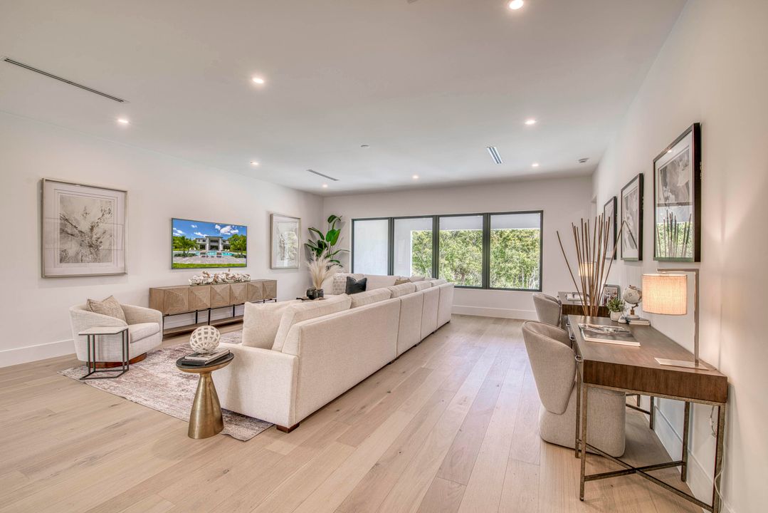 For Sale: $3,495,000 (5 beds, 6 baths, 5400 Square Feet)