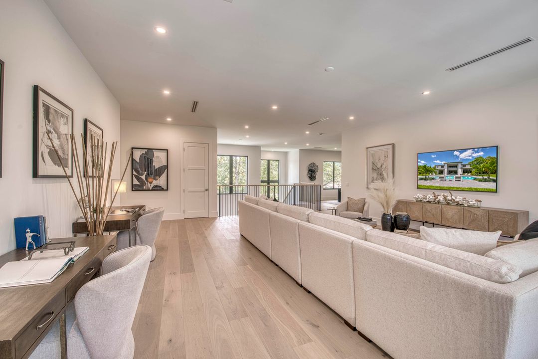 For Sale: $3,495,000 (5 beds, 6 baths, 5400 Square Feet)