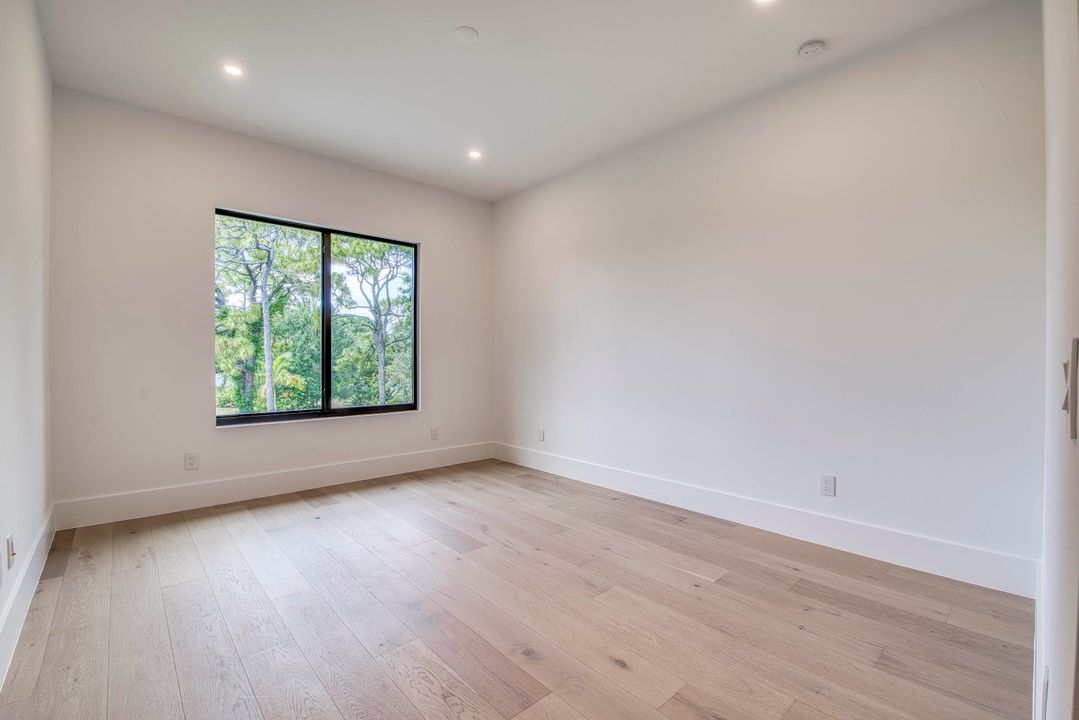 For Sale: $3,495,000 (5 beds, 6 baths, 5400 Square Feet)