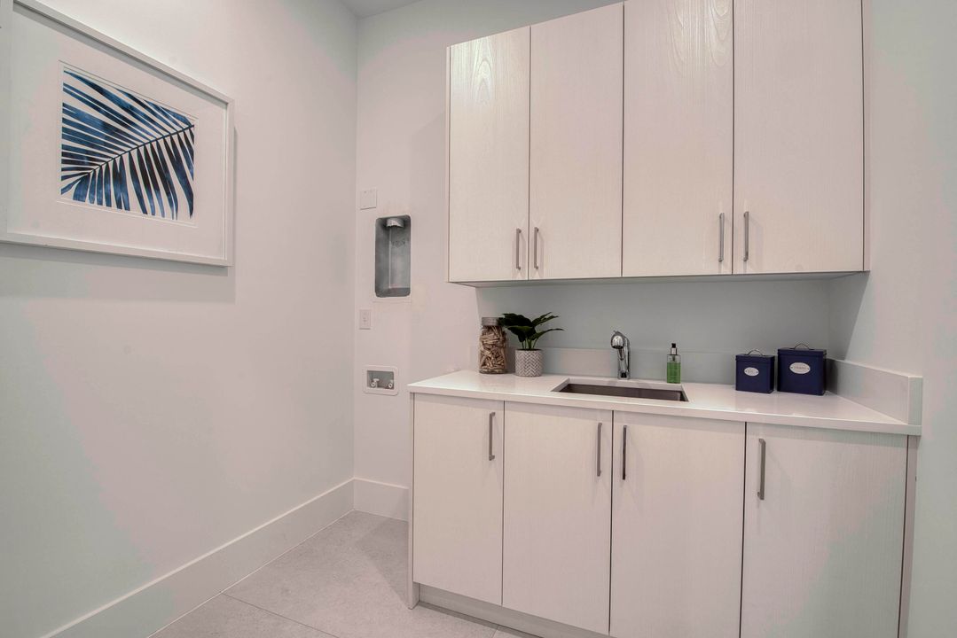 For Sale: $3,495,000 (5 beds, 6 baths, 5400 Square Feet)