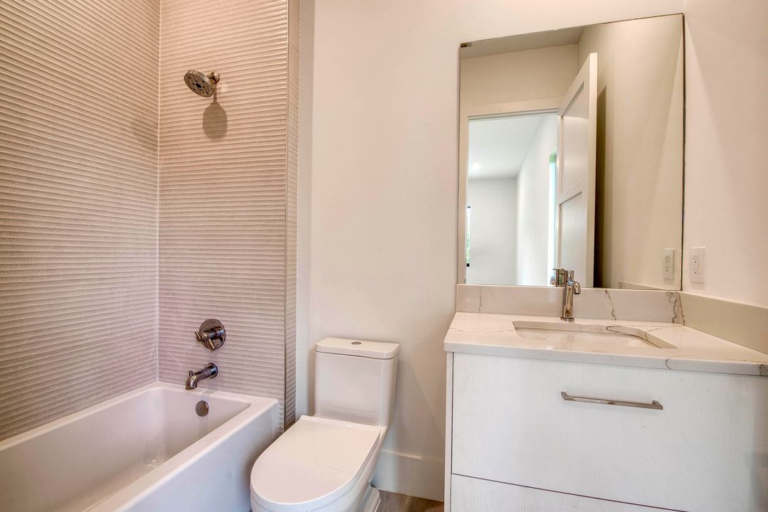 For Sale: $3,495,000 (5 beds, 6 baths, 5400 Square Feet)