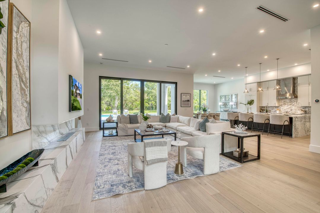 For Sale: $3,495,000 (5 beds, 6 baths, 5400 Square Feet)