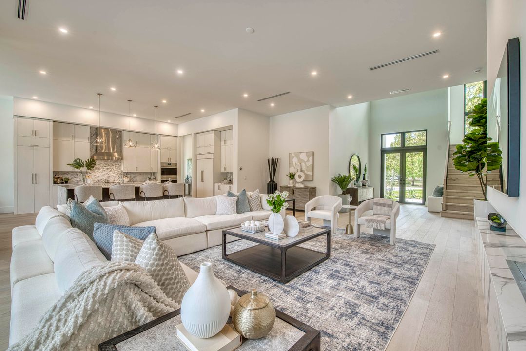 For Sale: $3,495,000 (5 beds, 6 baths, 5400 Square Feet)