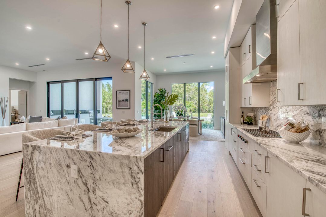 For Sale: $3,495,000 (5 beds, 6 baths, 5400 Square Feet)