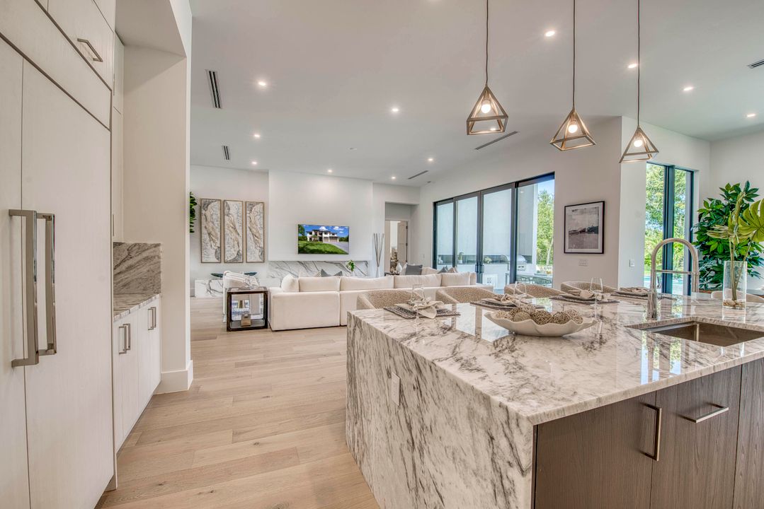 For Sale: $3,495,000 (5 beds, 6 baths, 5400 Square Feet)