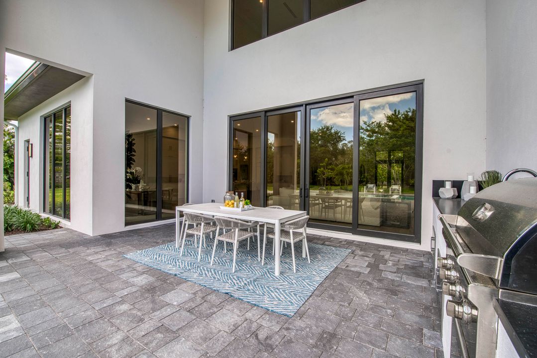 For Sale: $3,495,000 (5 beds, 6 baths, 5400 Square Feet)