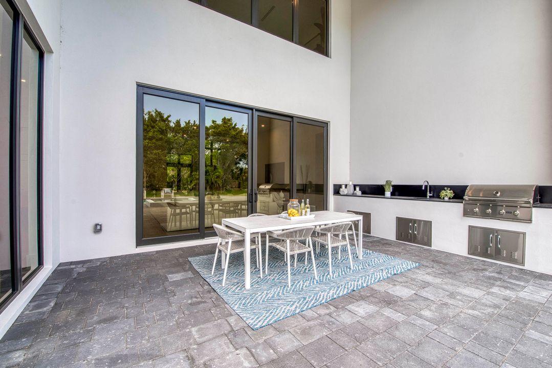 For Sale: $3,495,000 (5 beds, 6 baths, 5400 Square Feet)