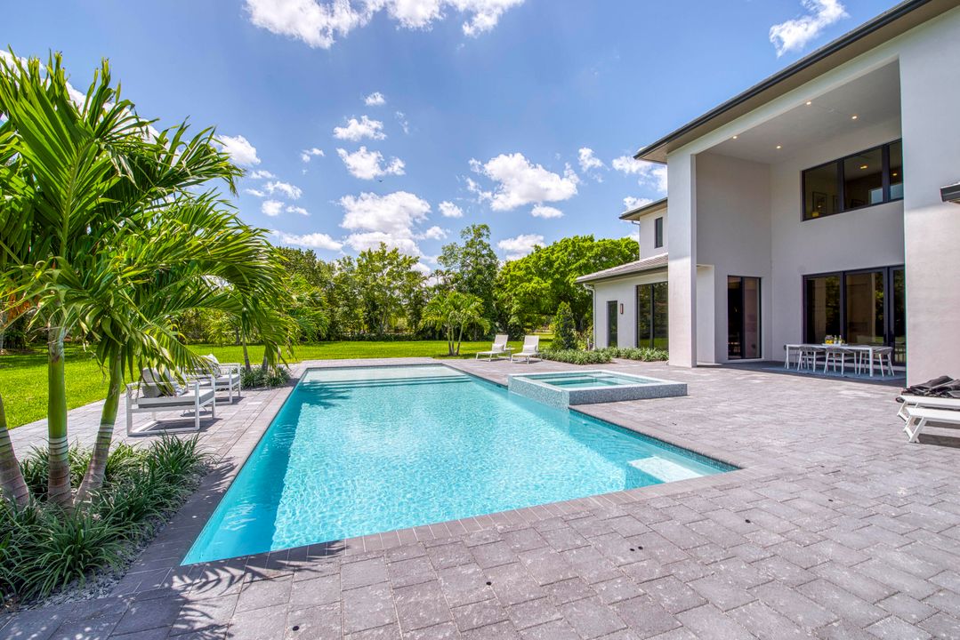 For Sale: $3,495,000 (5 beds, 6 baths, 5400 Square Feet)