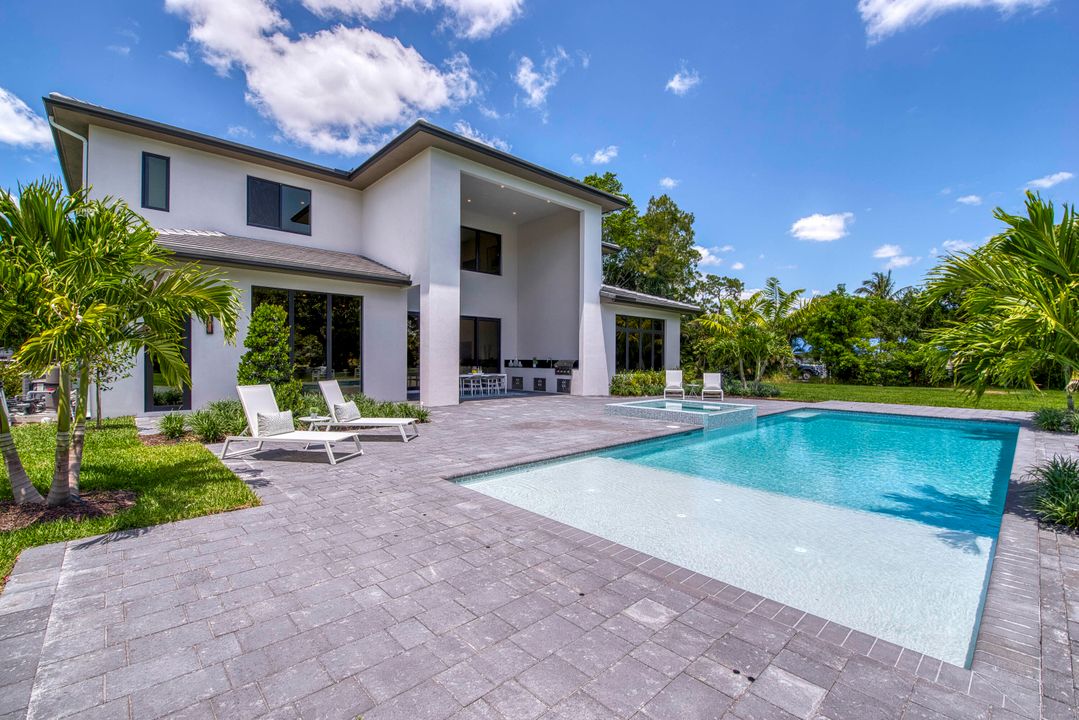 For Sale: $3,495,000 (5 beds, 6 baths, 5400 Square Feet)