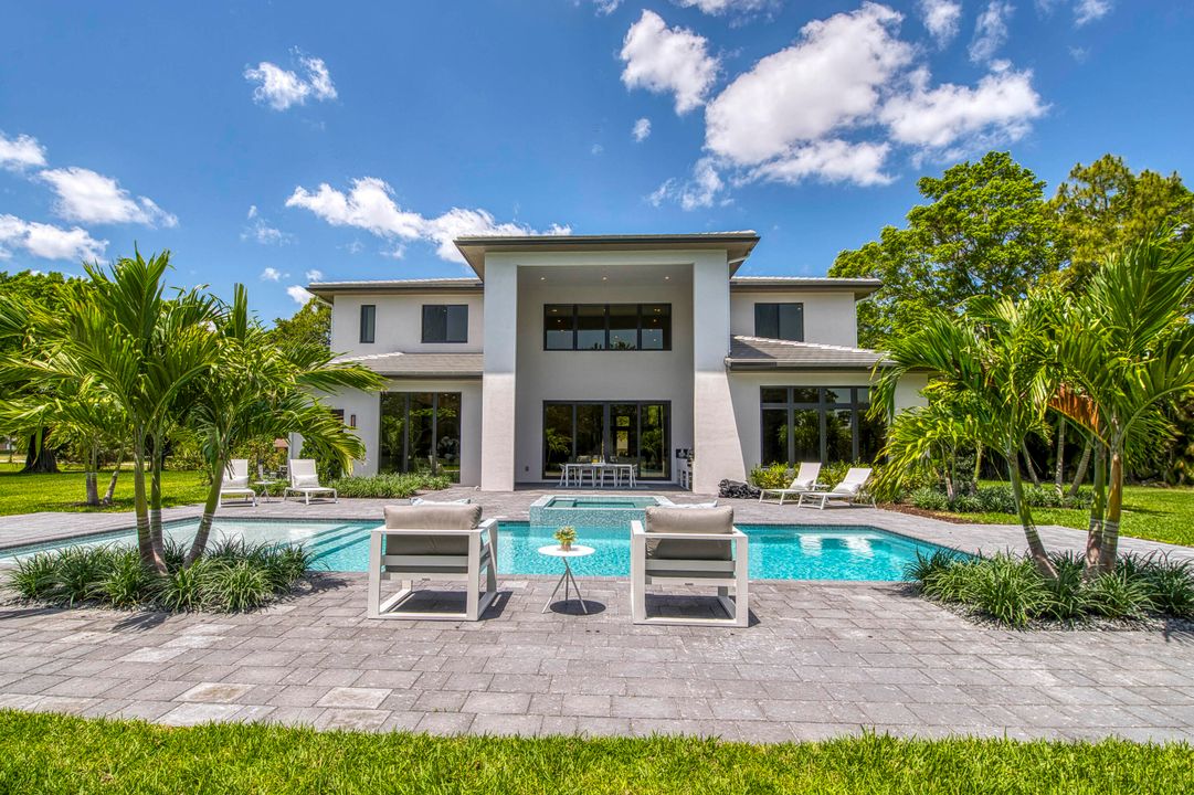 For Sale: $3,495,000 (5 beds, 6 baths, 5400 Square Feet)