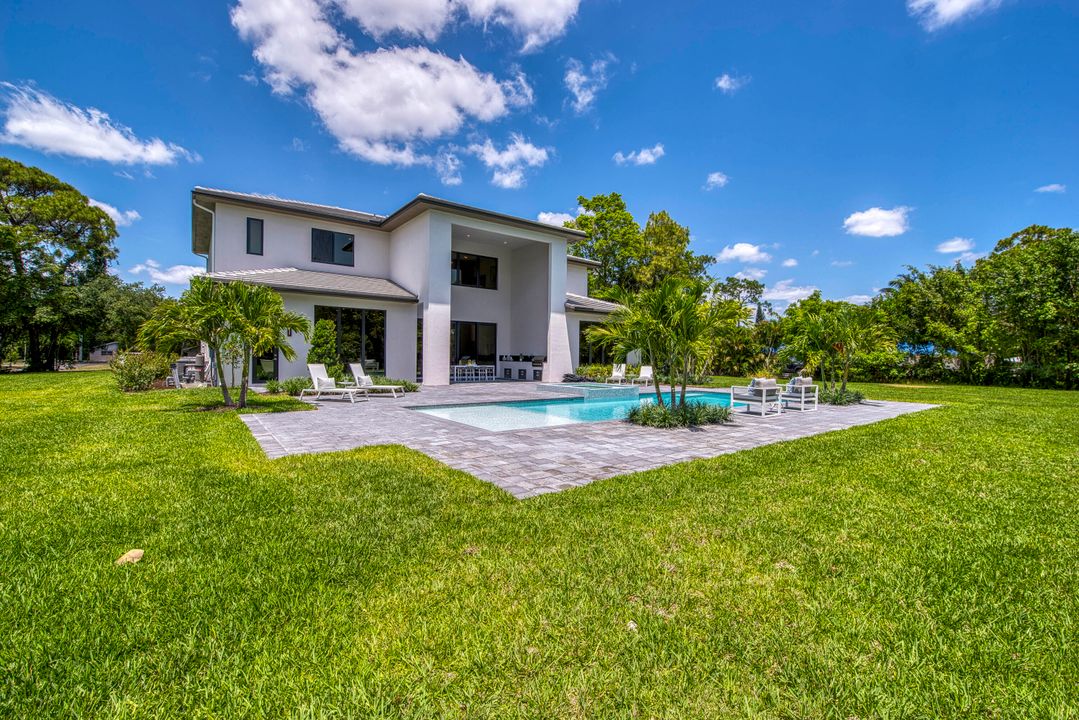 For Sale: $3,495,000 (5 beds, 6 baths, 5400 Square Feet)