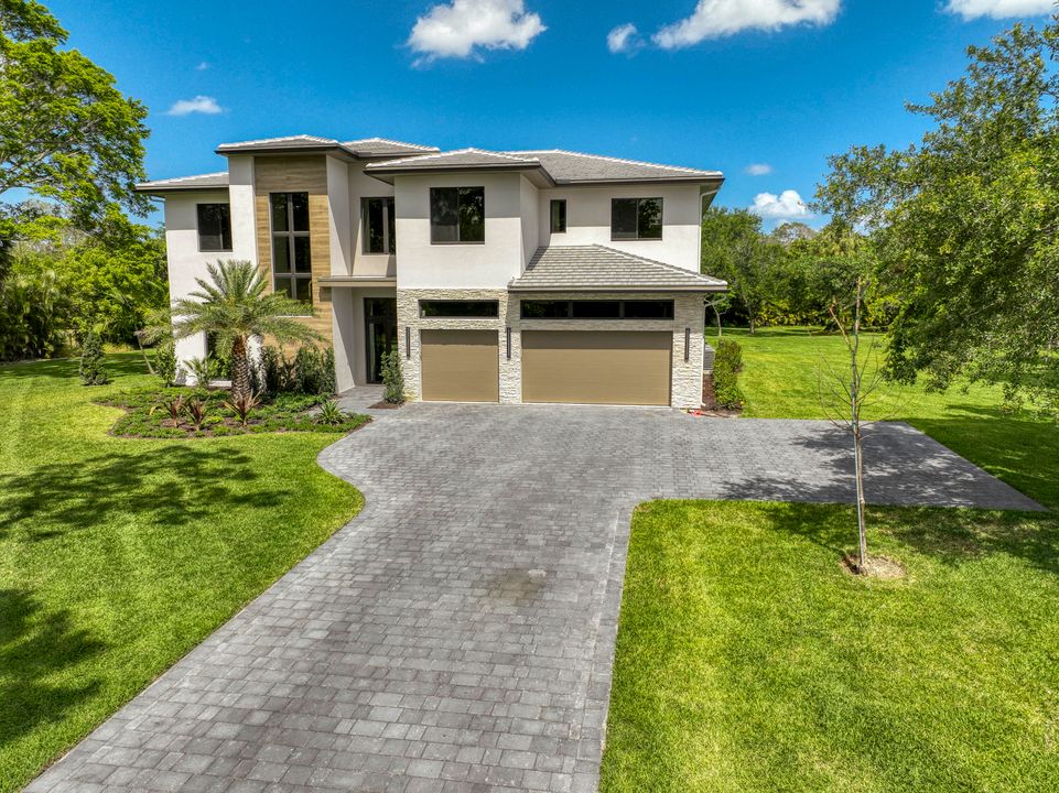 For Sale: $3,495,000 (5 beds, 6 baths, 5400 Square Feet)