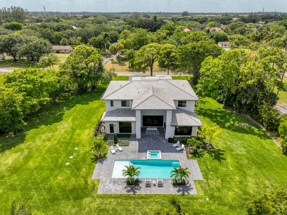 For Sale: $3,495,000 (5 beds, 6 baths, 5400 Square Feet)