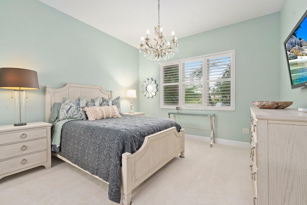 合同活跃: $430,000 (2 贝兹, 2 浴室, 1989 平方英尺)