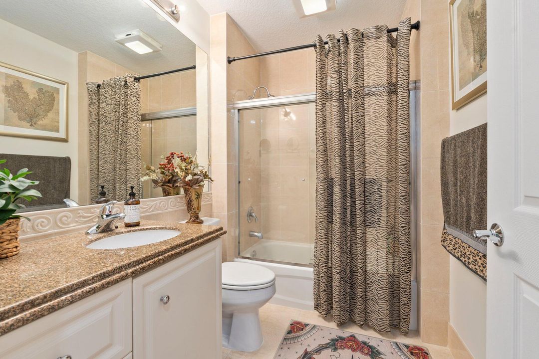 合同活跃: $430,000 (2 贝兹, 2 浴室, 1989 平方英尺)