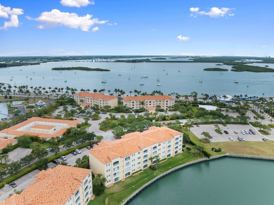 合同活跃: $430,000 (2 贝兹, 2 浴室, 1989 平方英尺)