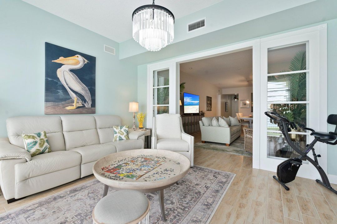 合同活跃: $430,000 (2 贝兹, 2 浴室, 1989 平方英尺)