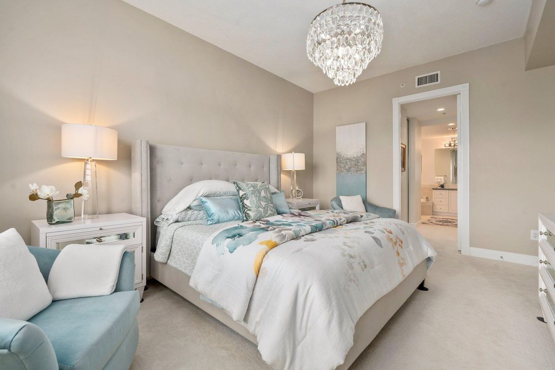 合同活跃: $430,000 (2 贝兹, 2 浴室, 1989 平方英尺)