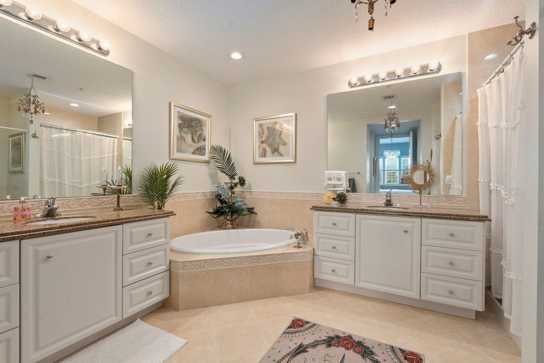 合同活跃: $430,000 (2 贝兹, 2 浴室, 1989 平方英尺)