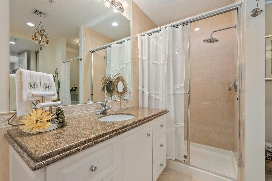 合同活跃: $430,000 (2 贝兹, 2 浴室, 1989 平方英尺)