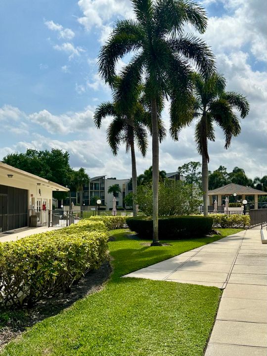 Active With Contract: $259,500 (2 beds, 2 baths, 1537 Square Feet)