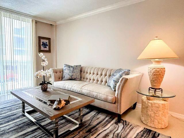 На продажу: $459,999 (2 спален, 2 ванн, 1064 Квадратных фут)