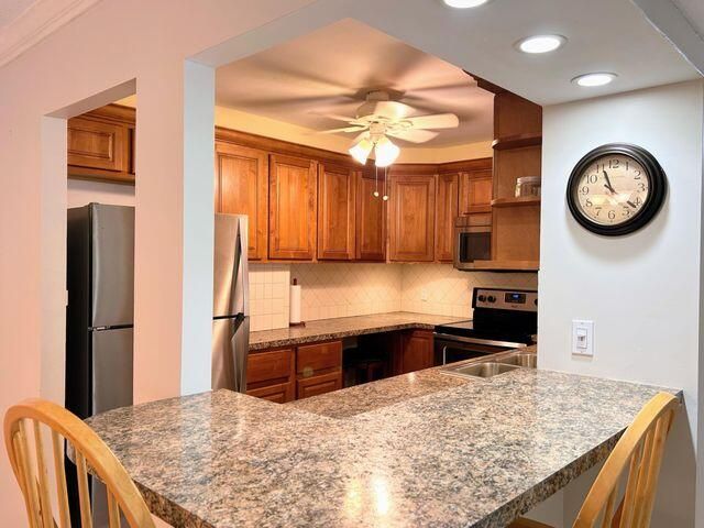 На продажу: $459,999 (2 спален, 2 ванн, 1064 Квадратных фут)