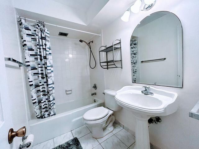 На продажу: $459,999 (2 спален, 2 ванн, 1064 Квадратных фут)