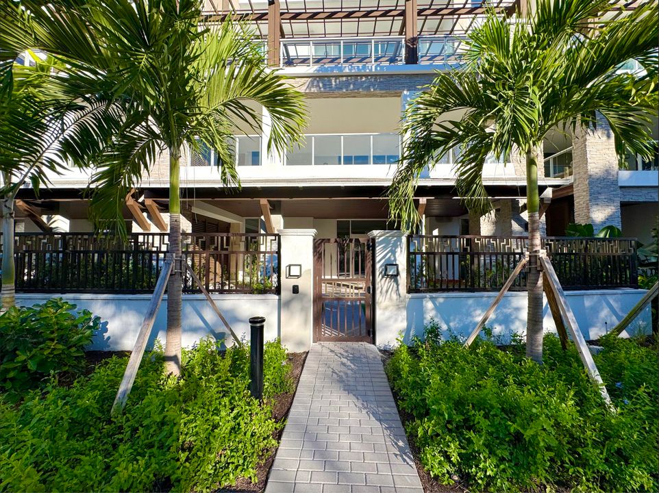 Active With Contract: $2,750,000 (2 beds, 2 baths, 2193 Square Feet)