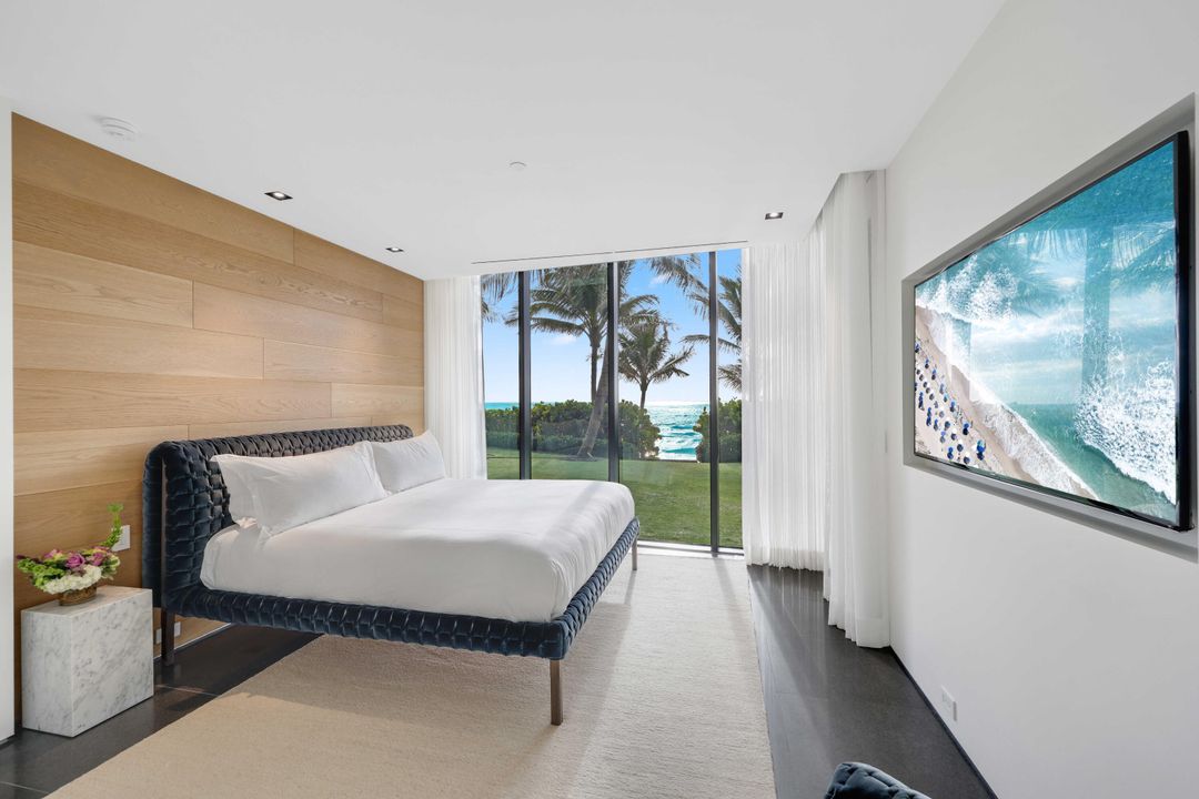 For Sale: $43,850,000 (7 beds, 7 baths, 11000 Square Feet)