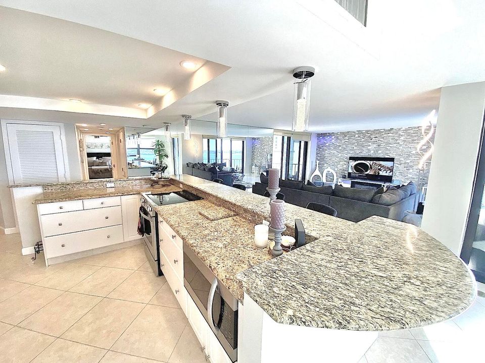 Под контрактом: $6,250 (2 спален, 2 ванн, 1457 Квадратных фут)