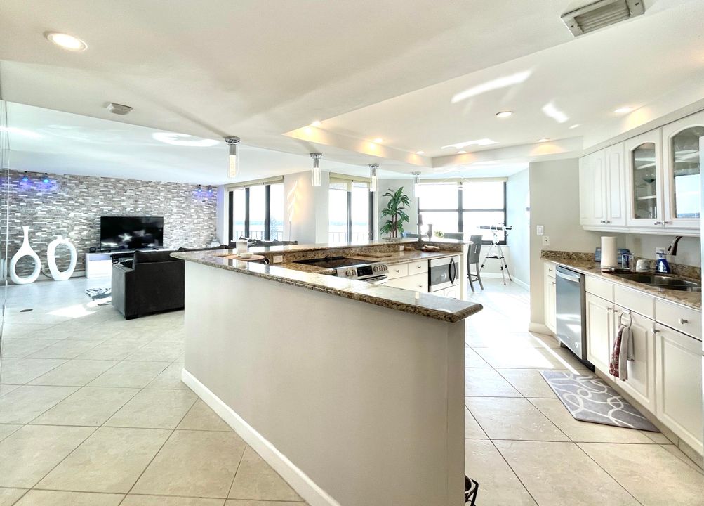 Под контрактом: $6,250 (2 спален, 2 ванн, 1457 Квадратных фут)