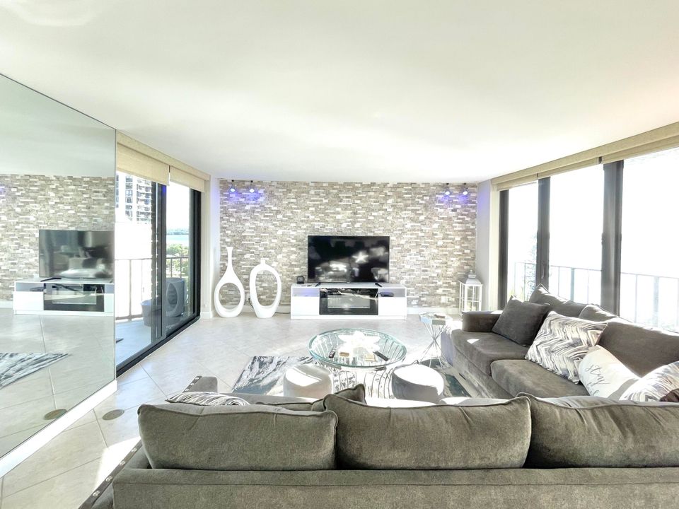 Под контрактом: $6,250 (2 спален, 2 ванн, 1457 Квадратных фут)