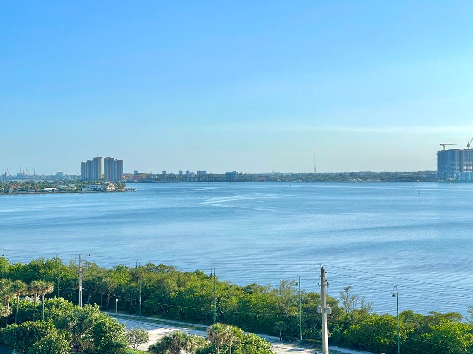 Под контрактом: $6,250 (2 спален, 2 ванн, 1457 Квадратных фут)