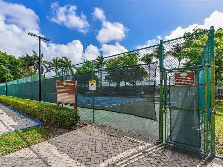 En Venta: $389,900 (4 camas, 2 baños, 1595 Pies cuadrados)