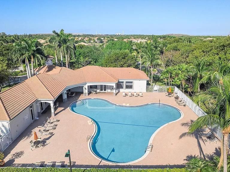 En Venta: $389,900 (4 camas, 2 baños, 1595 Pies cuadrados)