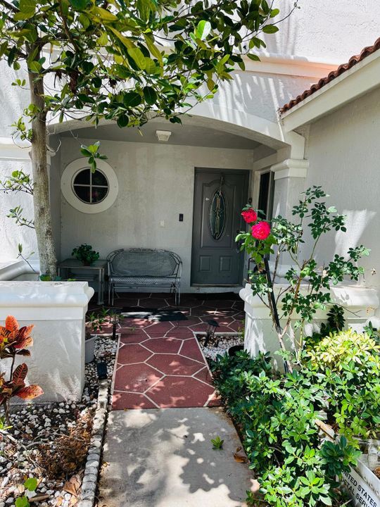 En Venta: $389,900 (4 camas, 2 baños, 1595 Pies cuadrados)