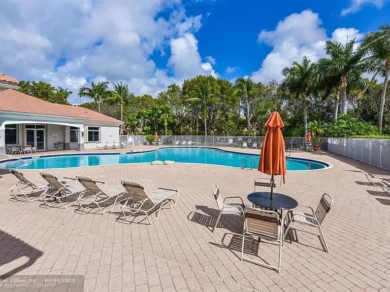 En Venta: $389,900 (4 camas, 2 baños, 1595 Pies cuadrados)