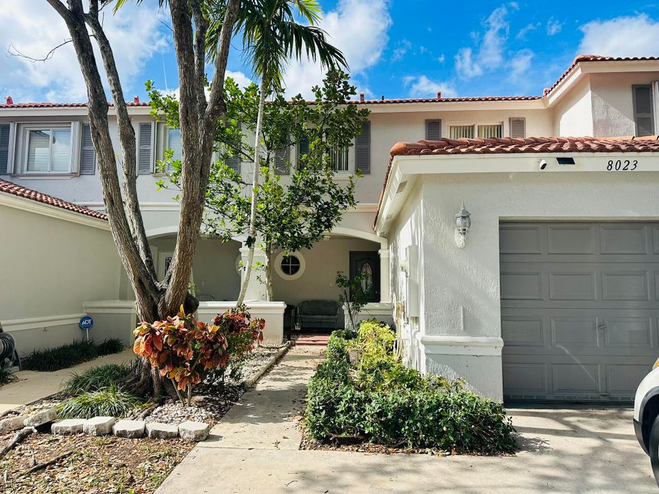 En Venta: $389,900 (4 camas, 2 baños, 1595 Pies cuadrados)