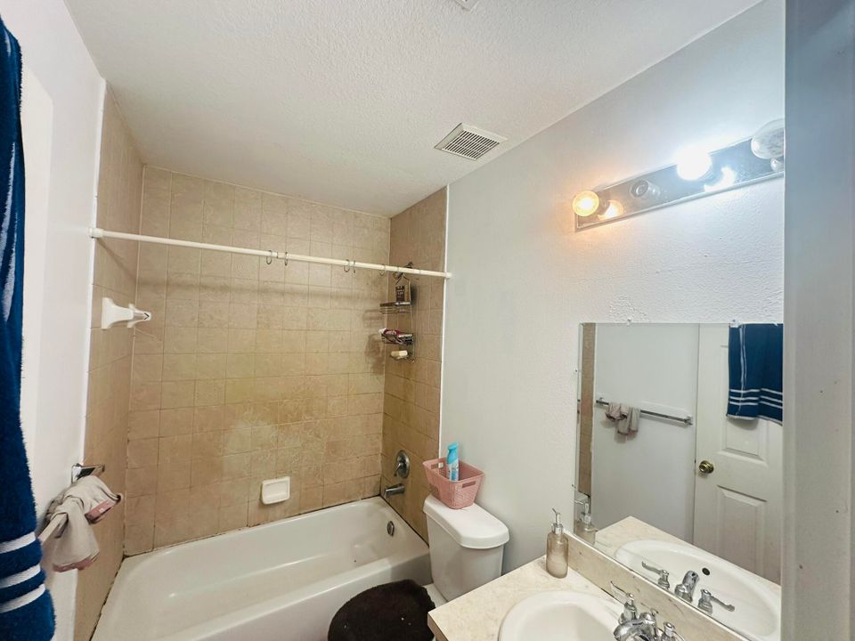 En Venta: $389,900 (4 camas, 2 baños, 1595 Pies cuadrados)