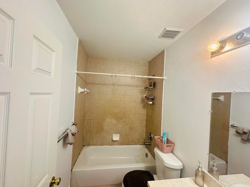 En Venta: $389,900 (4 camas, 2 baños, 1595 Pies cuadrados)