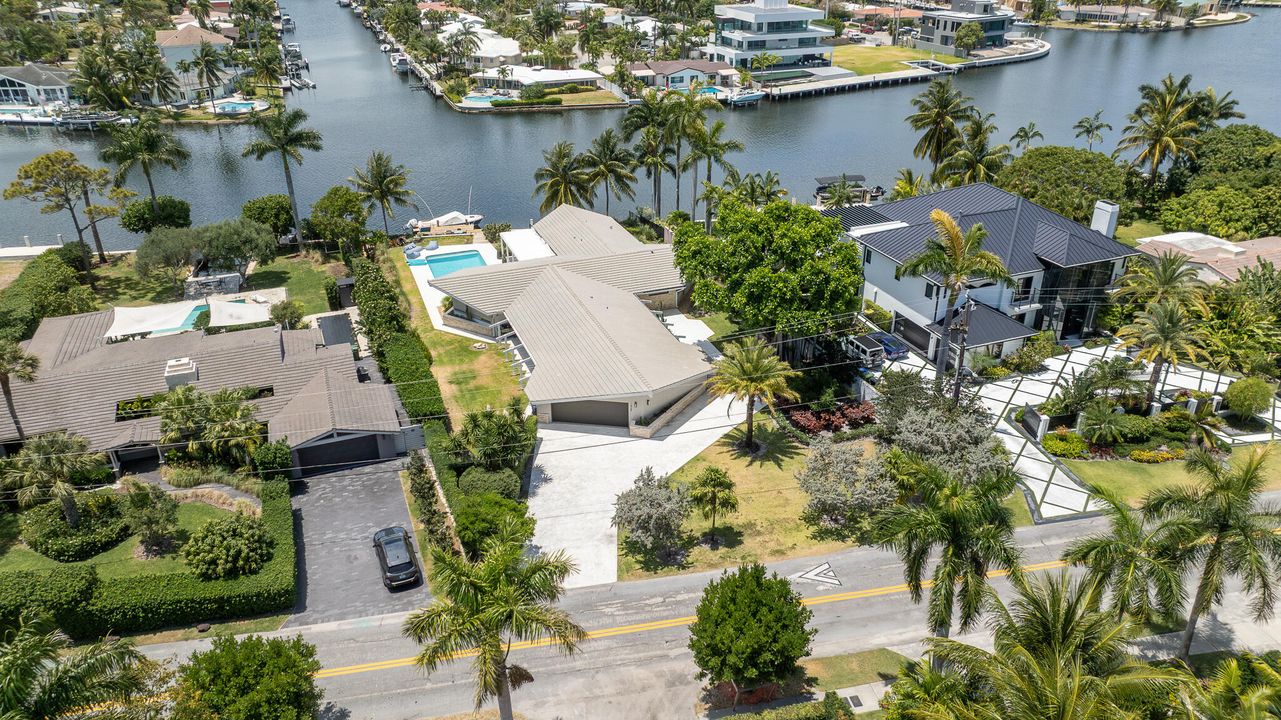 For Sale: $4,995,000 (5 beds, 5 baths, 3355 Square Feet)