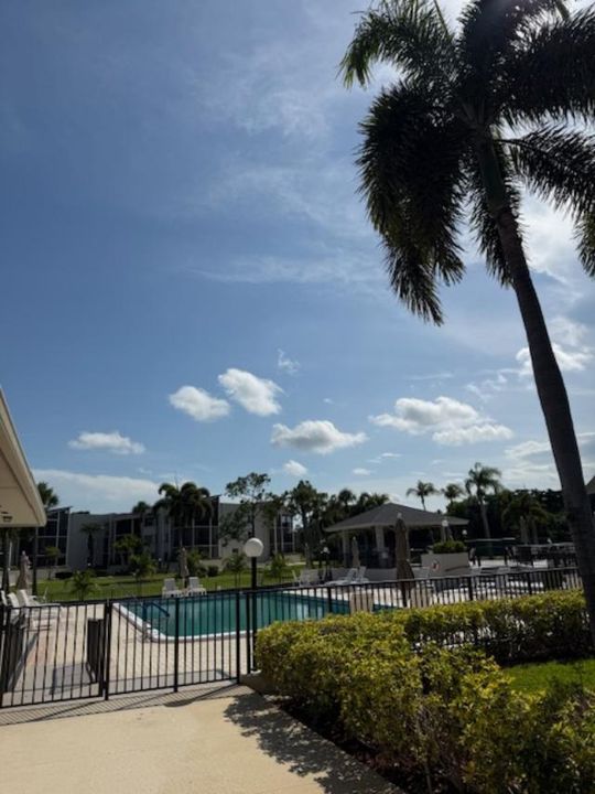 Active With Contract: $259,500 (2 beds, 2 baths, 1537 Square Feet)