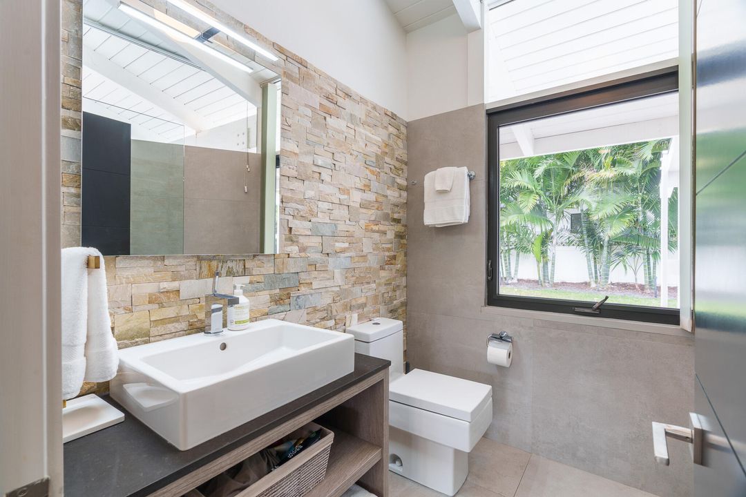 For Sale: $4,995,000 (5 beds, 5 baths, 3355 Square Feet)