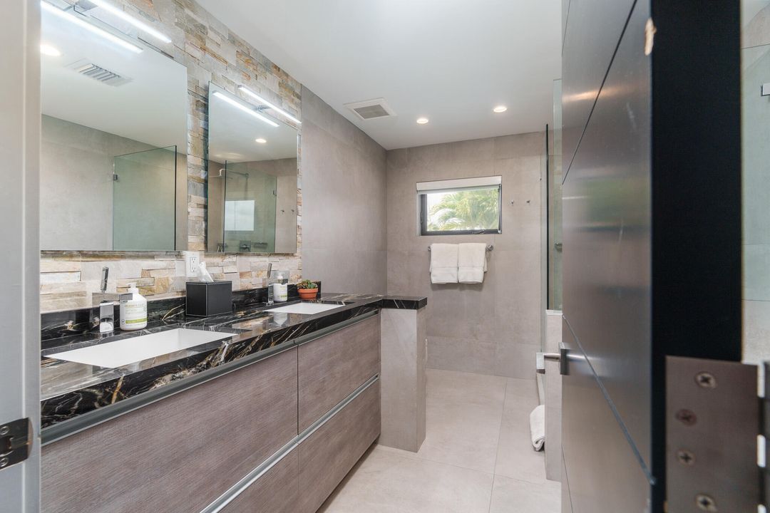 For Sale: $4,995,000 (5 beds, 5 baths, 3355 Square Feet)