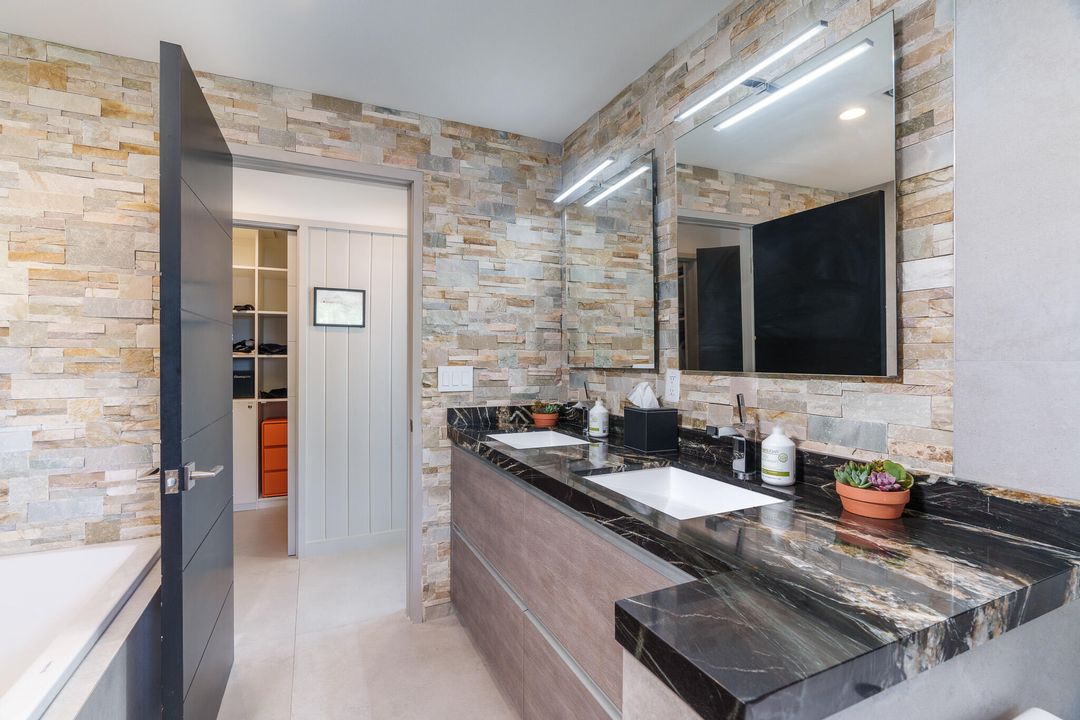 For Sale: $4,995,000 (5 beds, 5 baths, 3355 Square Feet)