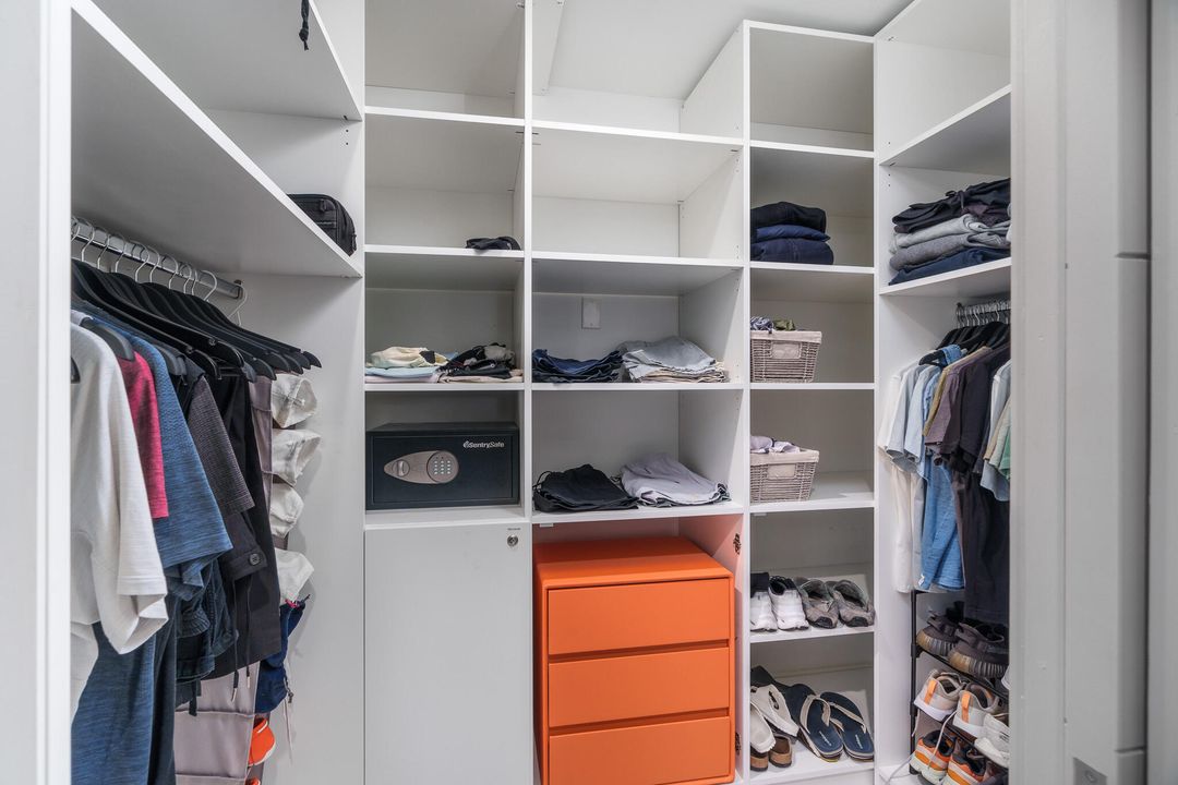 For Sale: $4,995,000 (5 beds, 5 baths, 3355 Square Feet)