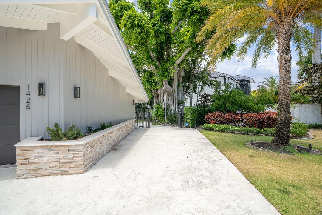 For Sale: $4,995,000 (5 beds, 5 baths, 3355 Square Feet)